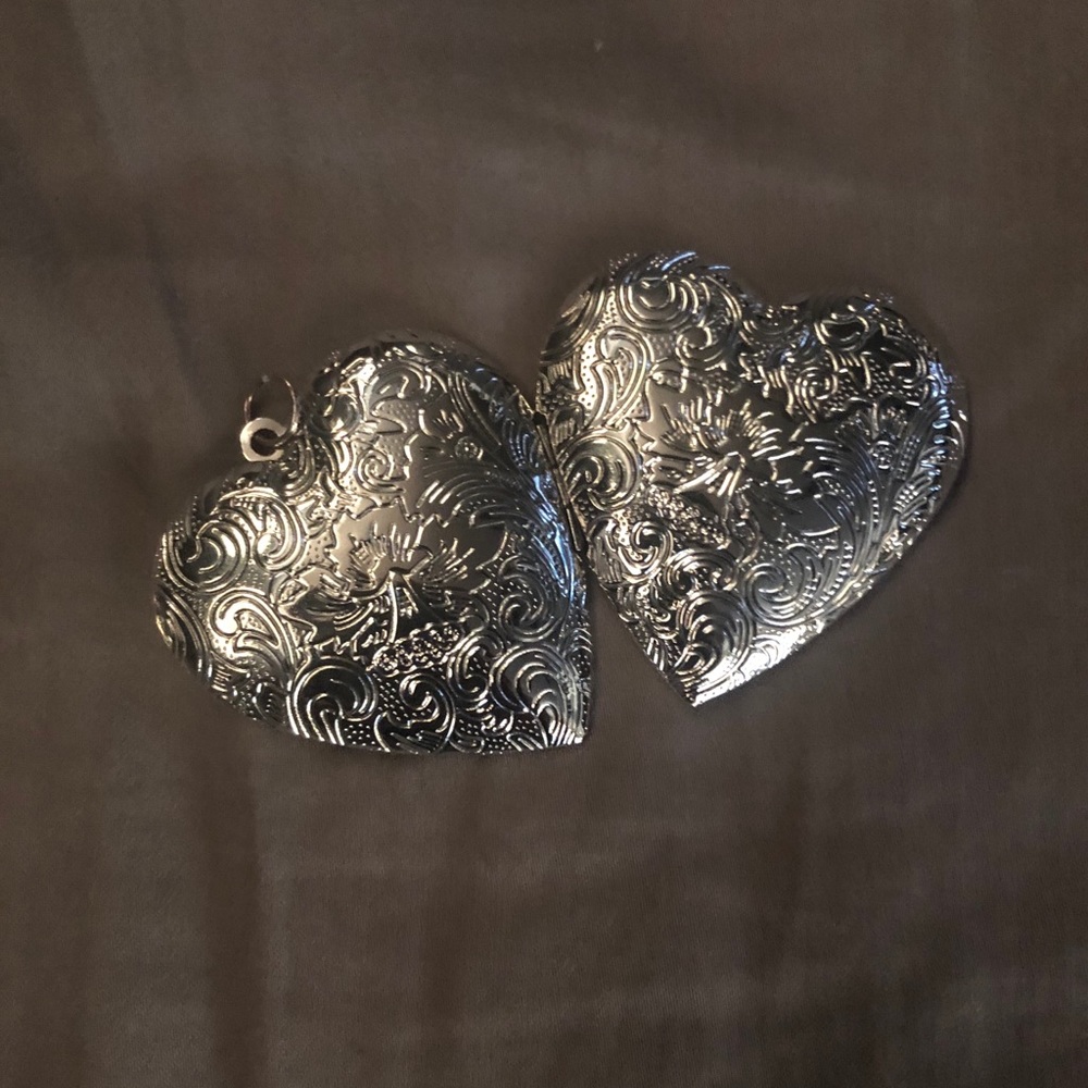 1 Heart Locket - Picture 2 of 2
